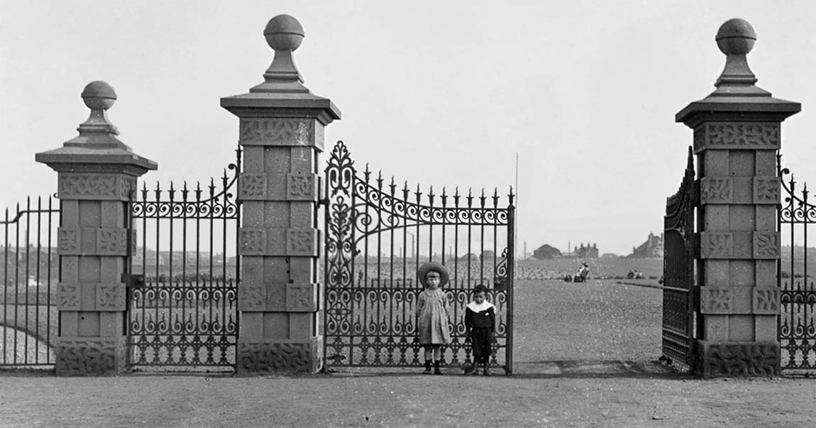 Sutton Park gates, St Helens